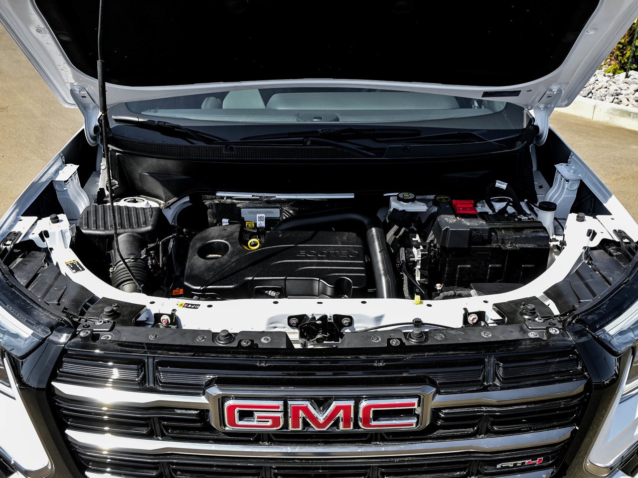 2026 GMC Terrain AWD 4dr AT4 White Sherwood Park - photo #8