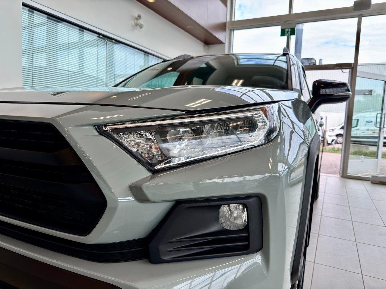 2020 Toyota RAV4 gray Notre-Dame-des-Prairies - photo #4