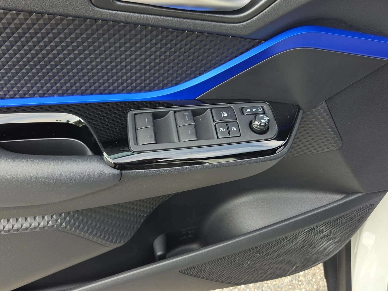 TOYOTA C-HR XLE PREMIUM 2021 Blizzard nacré Gatineau - photo #19