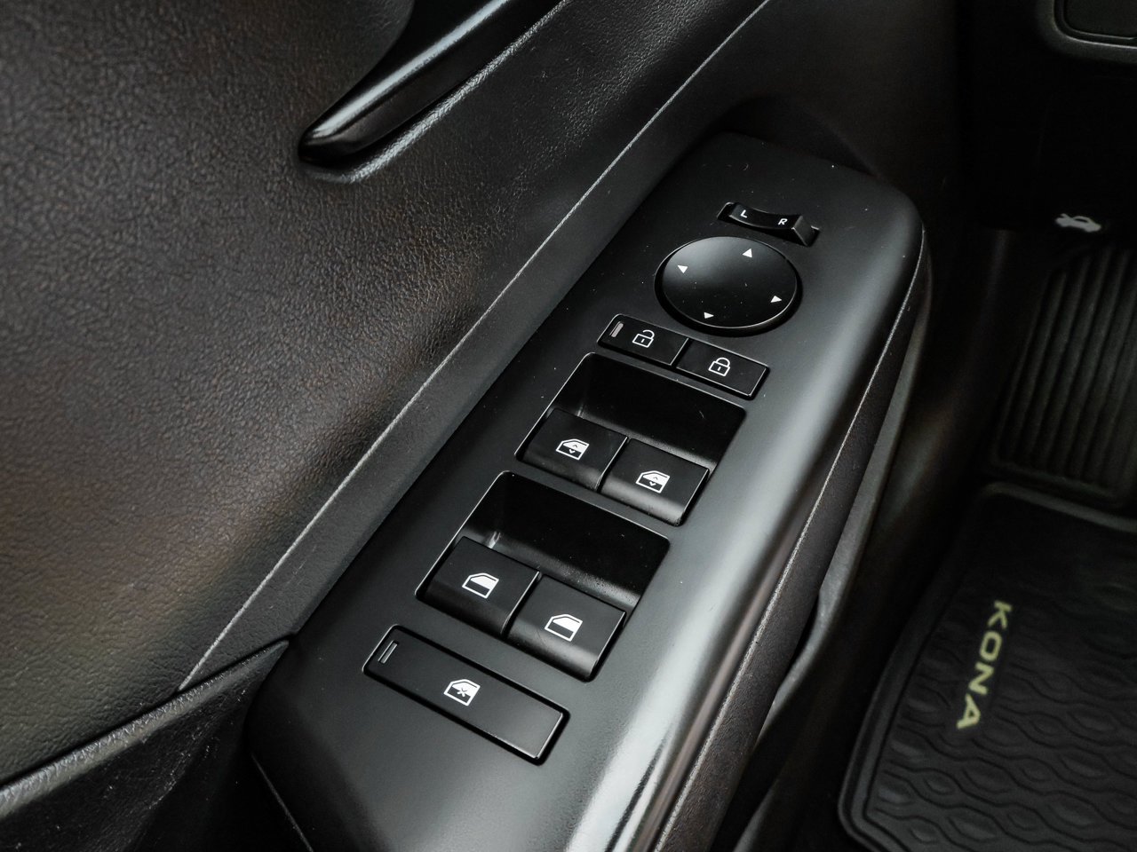 2024 Hyundai Kona 2.0L Preferred AWD Red Sherwood Park - photo #18