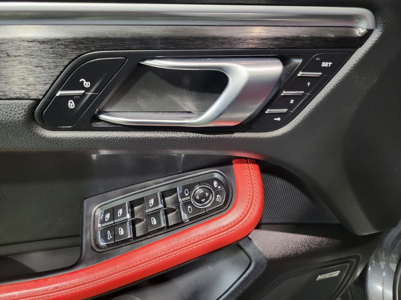 2018 Porsche Macan Black  - photo #9