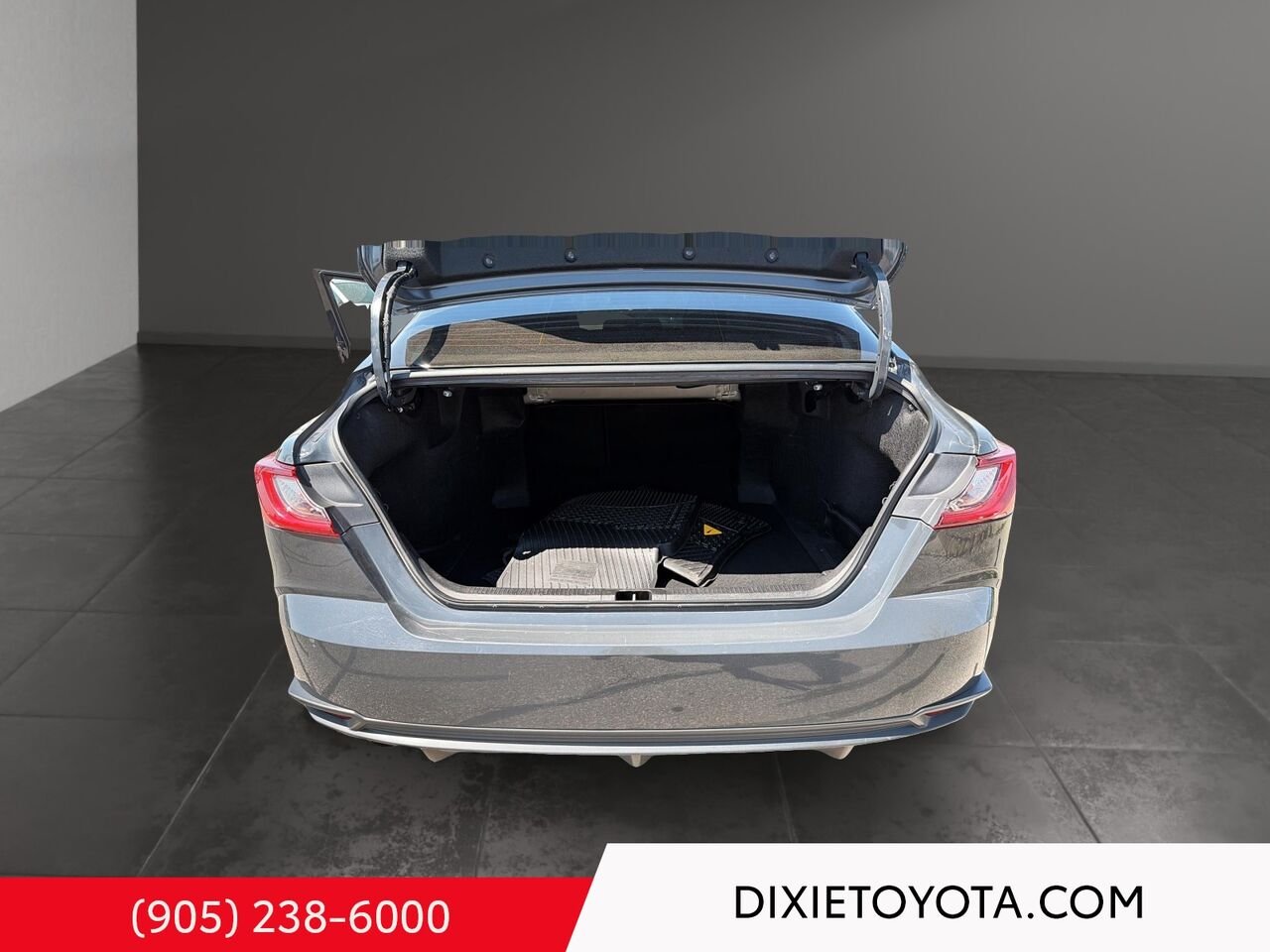 2025 Toyota Camry HYBRID SE UPGRADE AWD / CLEAN CARFAX / MOONROOF / ALLOY WHEELS / CARPLAY AND ANDROID AUTO Underground Mississauga - photo #20