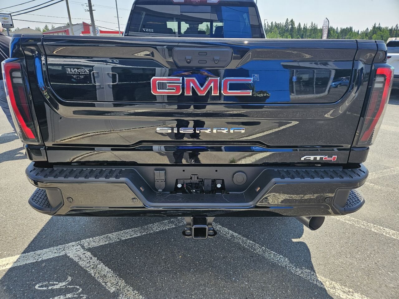GMC Sierra 2500HD AT4 cabine multiplace 4RM 159 po 2026 Noir onyx Thetford Mines - photo #4