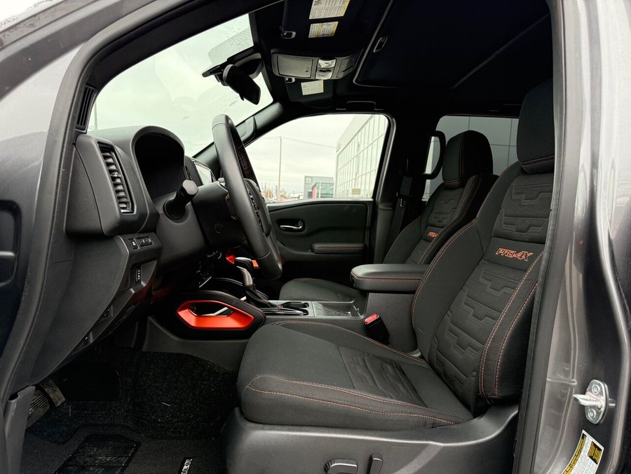 Nissan Frontier 2024 Gris