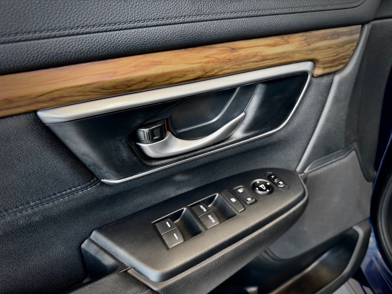 2019 Honda CR-V Blue Notre-Dame-des-Prairies - photo #31