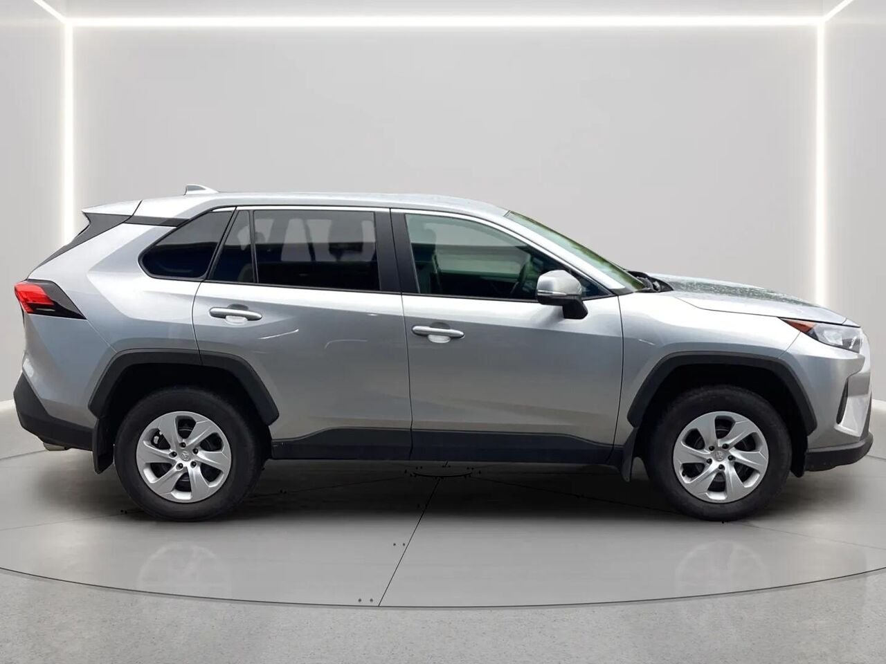 TOYOTA RAV4 LE AWD 2024 Argent Gatineau - photo #5