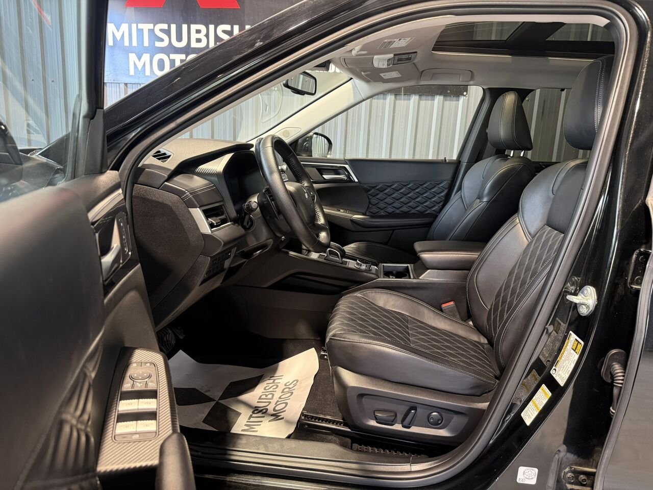 Mitsubishi Outlander GT S-AWC 2024 Noir Rouyn-Noranda - photo #6