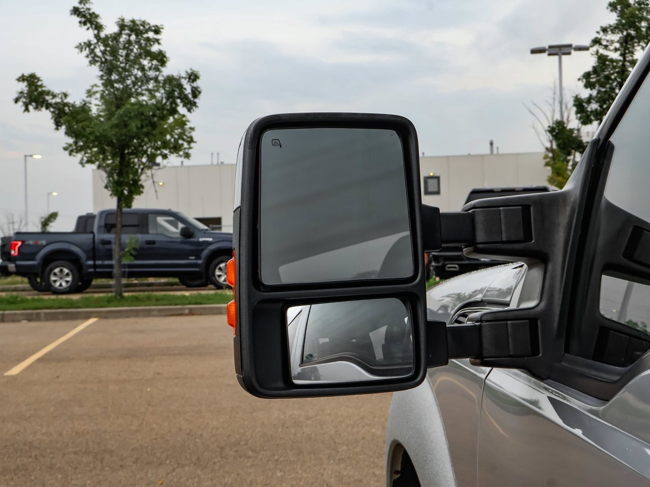 2011 Ford Super Duty F-350 4WD Crew Cab 156 Lariat Grey Sherwood Park - photo #11