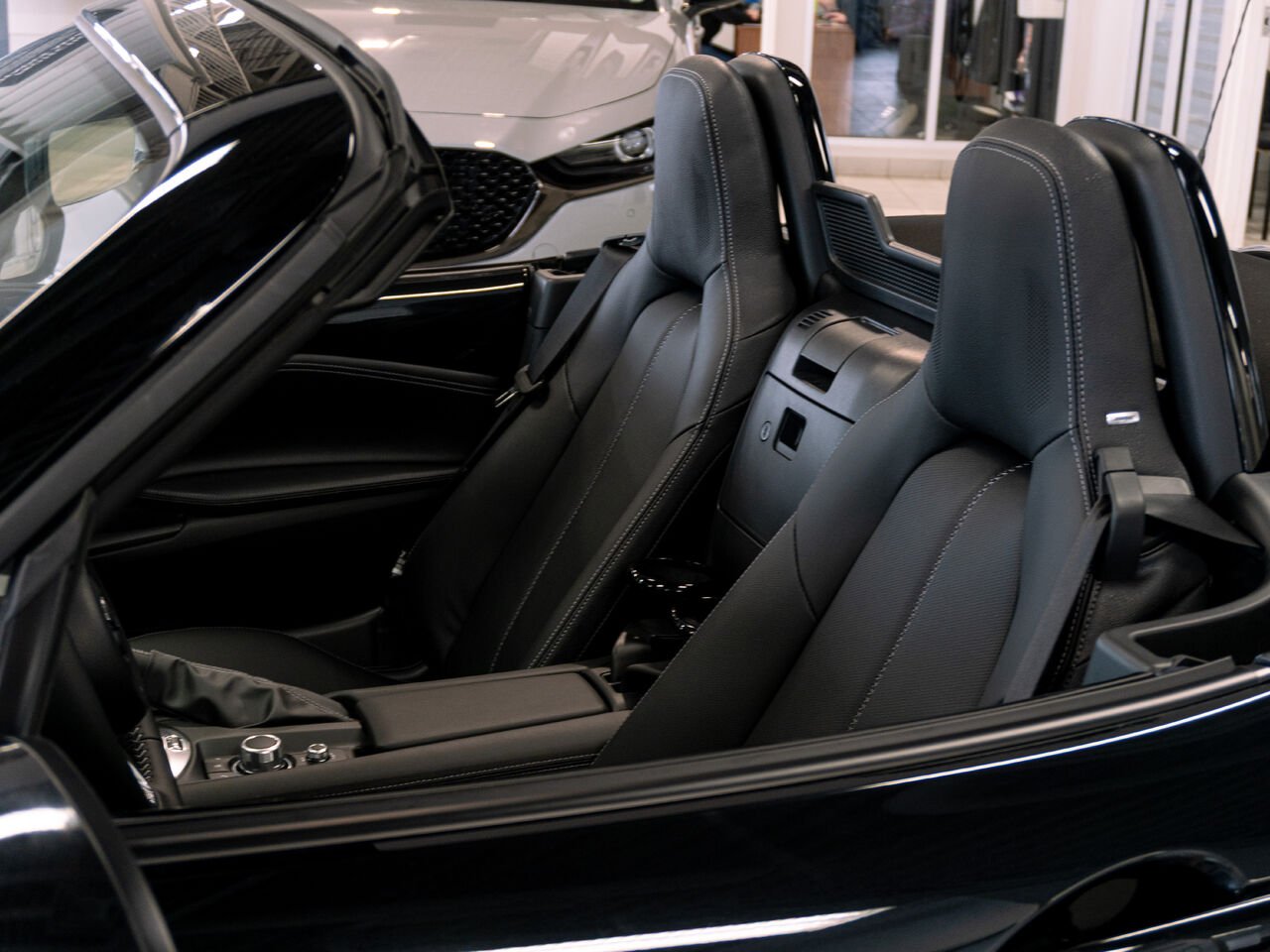 MAZDA MX-5 2625 | GT BA 2026 Noir de jais mica Val-d'Or - photo #3