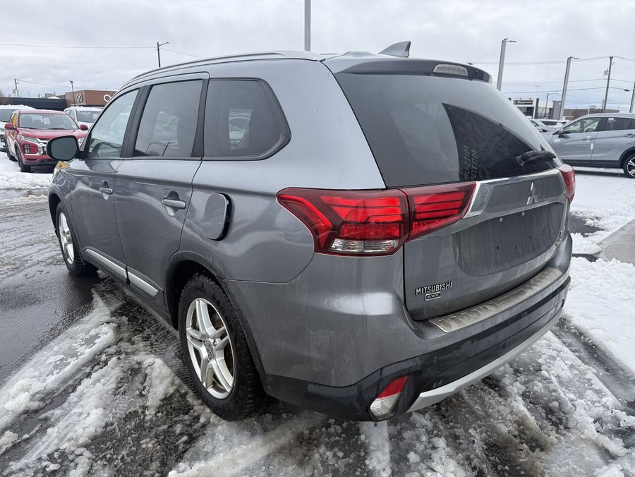 2018 Mitsubishi Outlander SE AWC, Toit ouvrant, Remorquage 3500lbs Grey