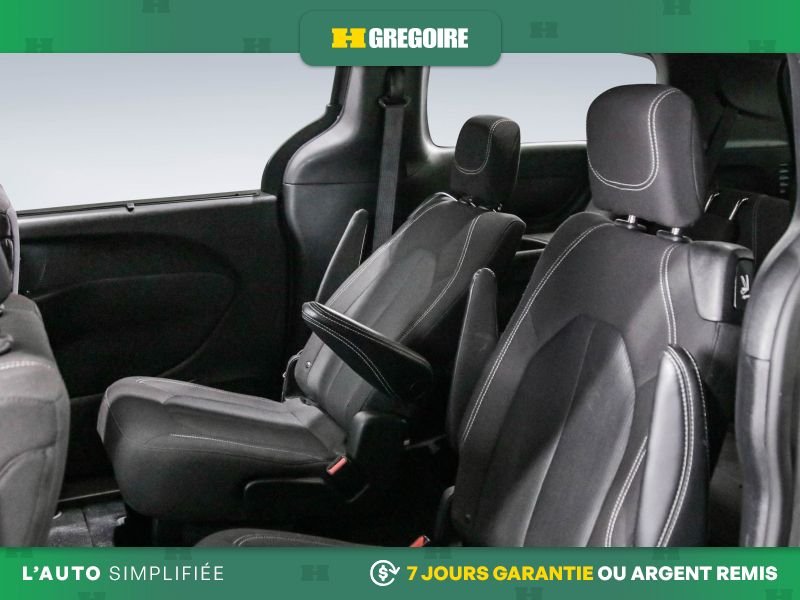 2022 Chrysler Pacifica Grey Saint-Eustache - photo #23