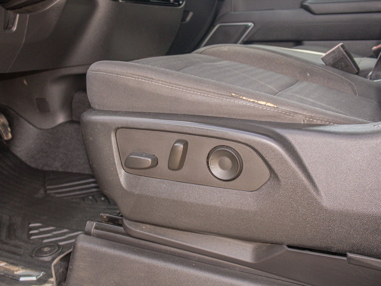 2022 Chevrolet Silverado 1500 4WD Crew Cab 147 LT Trail Boss Beige Sherwood Park - photo #17