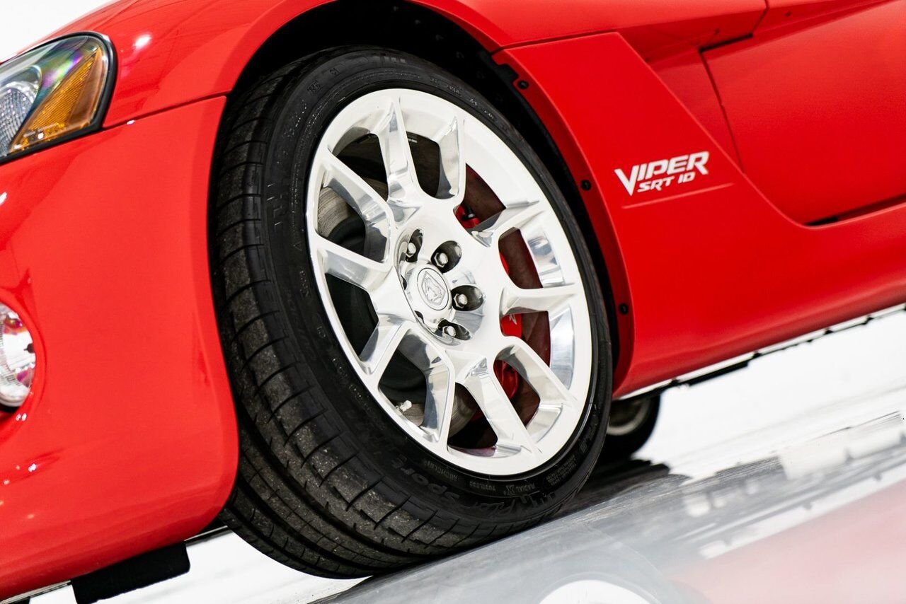 Dodge Viper Clean Title With Only 2,063 km (1,282 Miles) From New 2008 Rouge Montréal - photo #71