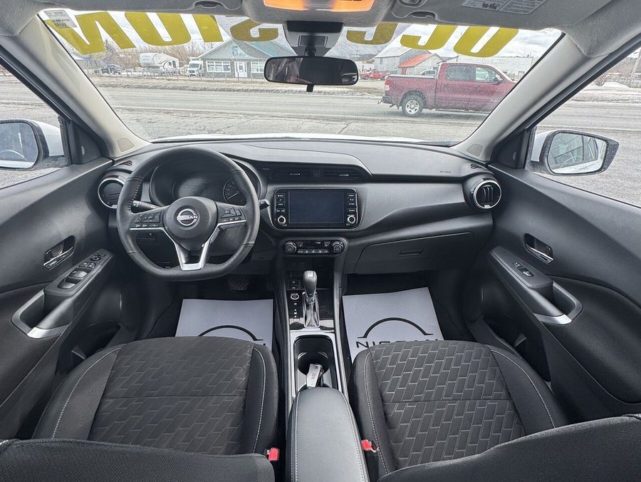 2025 Nissan Kicks Play 2025 White