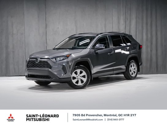 Toyota RAV4 LE 2021 Gris