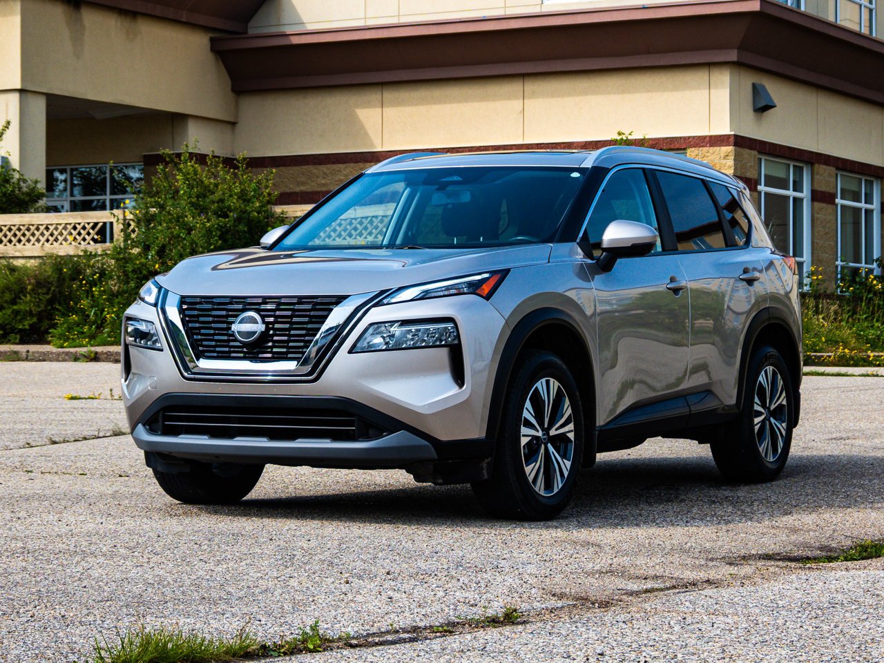 2023 Nissan Rogue AWD SV Moonroof Beige Sherwood Park - photo #3
