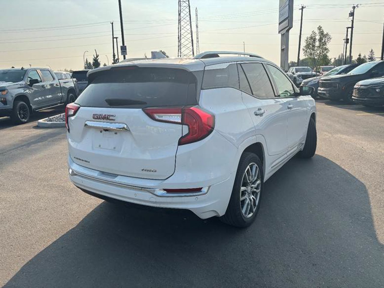 2022 GMC Terrain AWD 4dr Denali White Sherwood Park - photo #4
