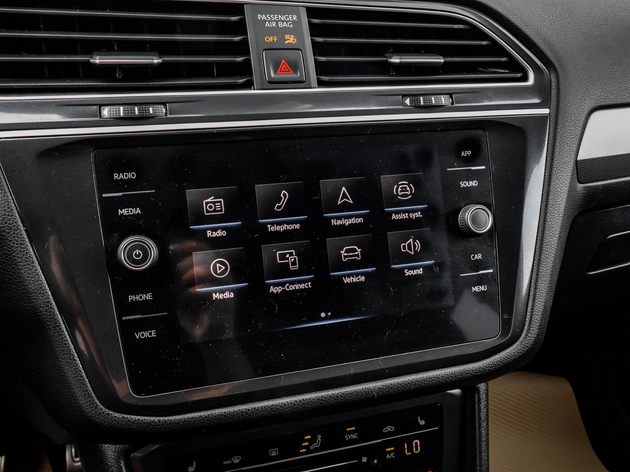 2024 Volkswagen Tiguan Comfortline R-Line Black Edition 4MOTION Red Sherwood Park - photo #25