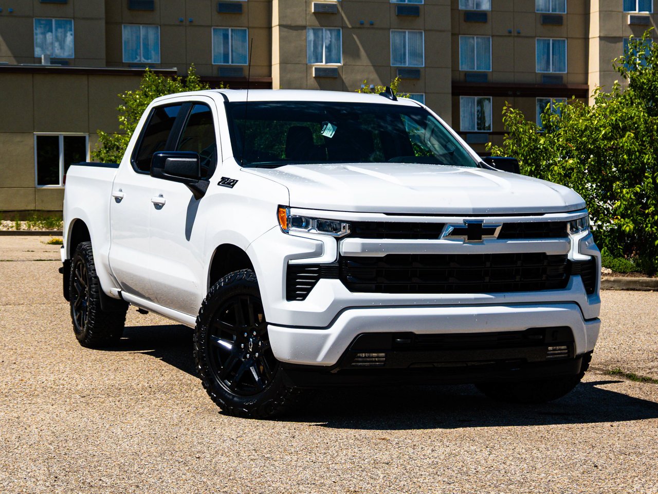 2023 Chevrolet Silverado 1500 4WD Crew Cab 147 RST White Sherwood Park - photo #1