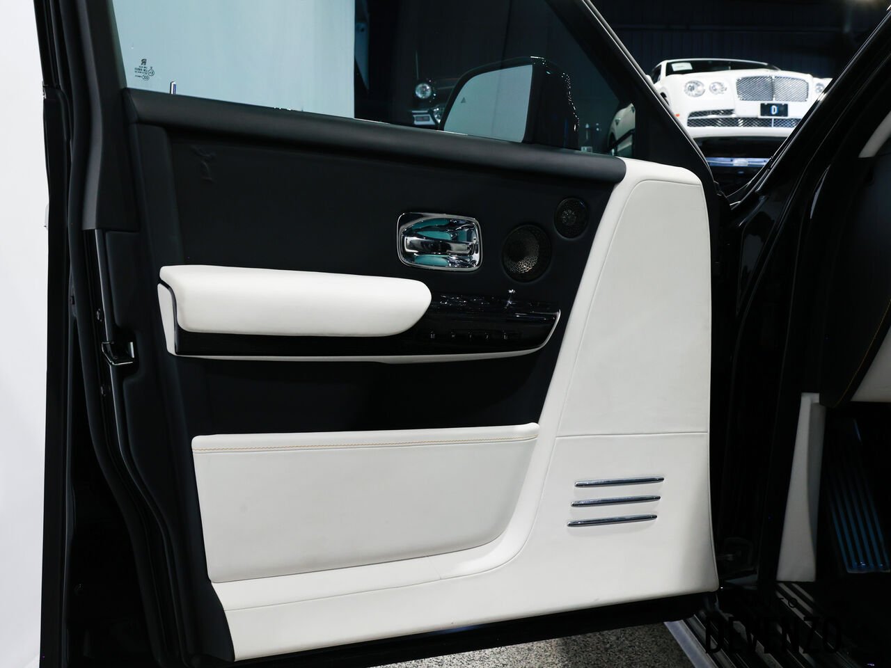 Rolls-Royce Phantom 2023 Noir Saint-Eustache - photo #14
