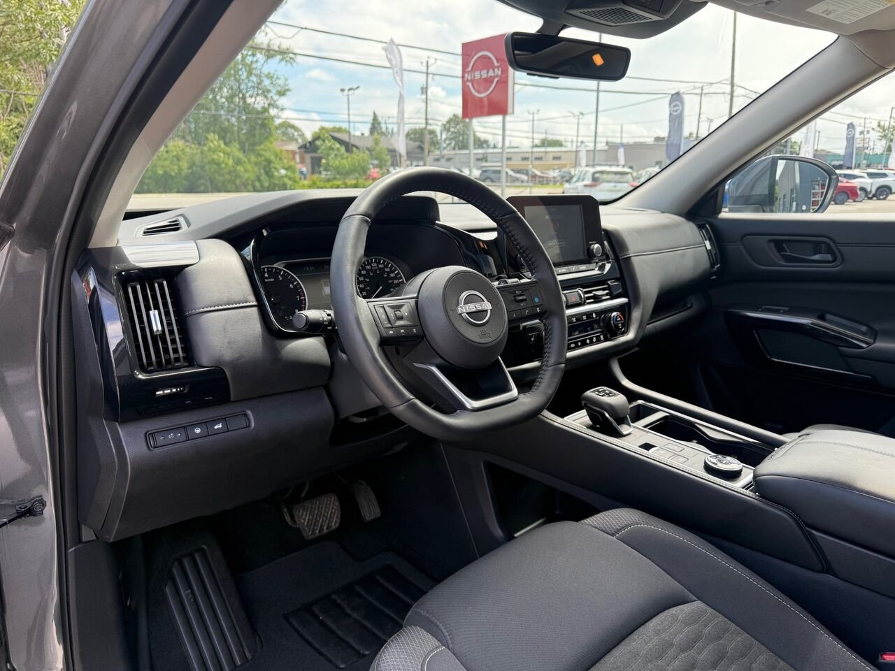 Nissan Pathfinder SV 4RM 2024 Gris Châteauguay - photo #8