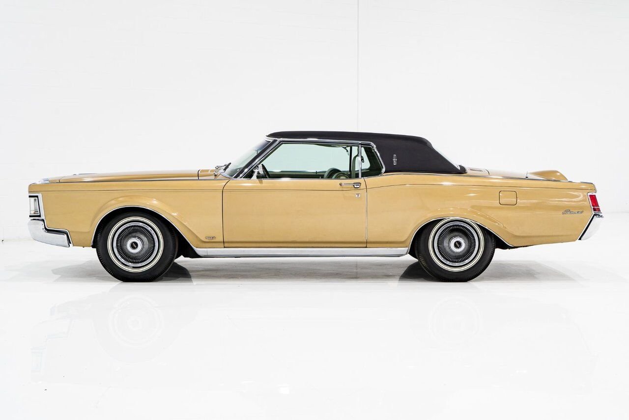1969 Lincoln Continental Only 687 miles from new. Unrestored example **PRICE IN USD** Gold Montreal - photo #23