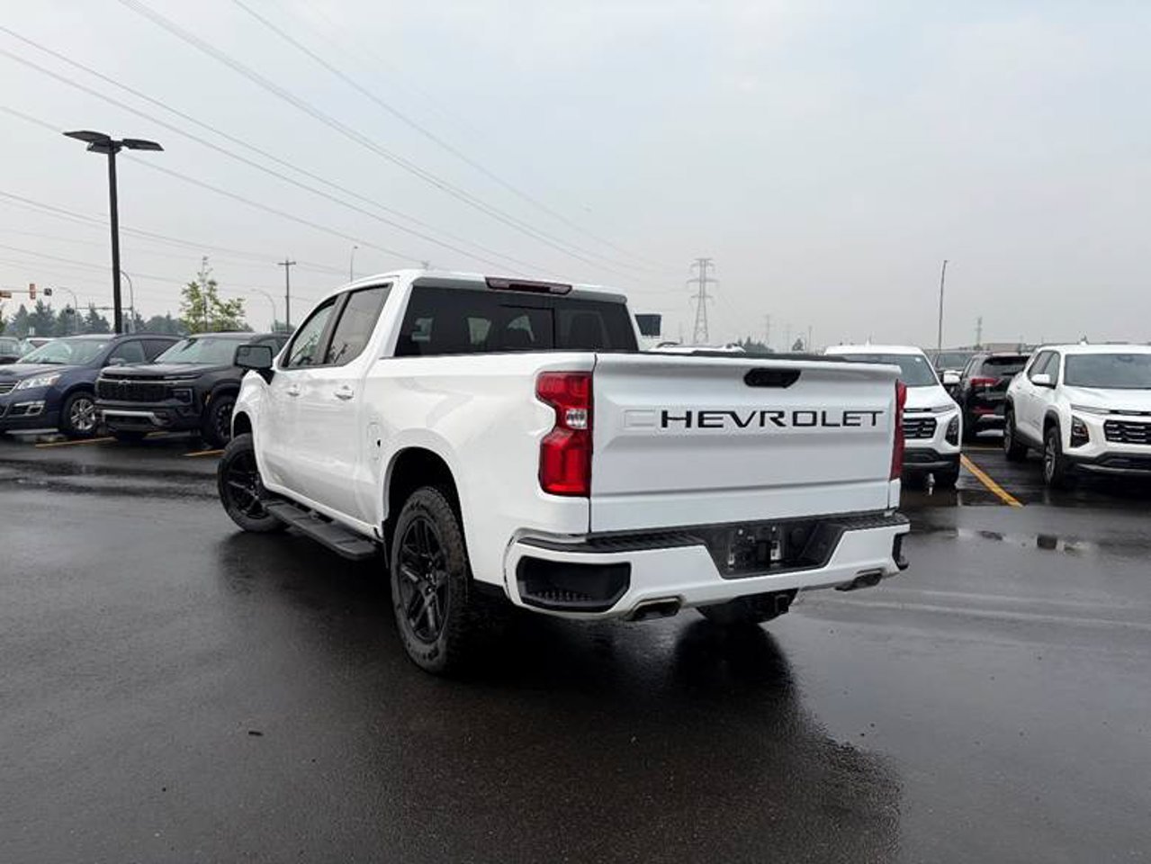 2024 Chevrolet Silverado 1500 4WD Crew Cab 147 RST White Sherwood Park - photo #3