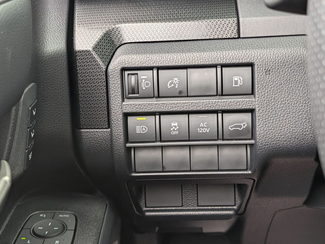 Toyota 4Runner LIMITED/AWD/SIÈGES CHAUFFANTS/TOIT OUVRANT/VOLANT CHAUFFANT/BLUETOOTH/AC BIZONE 2025 Gris Underground Sherbrooke - photo #14