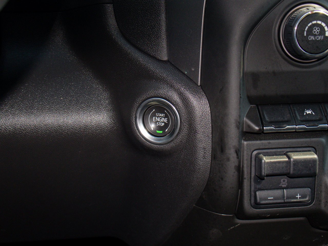 2024 Chevrolet Silverado 1500 4WD Crew Cab 147 Custom Trail Boss White Sherwood Park - photo #22