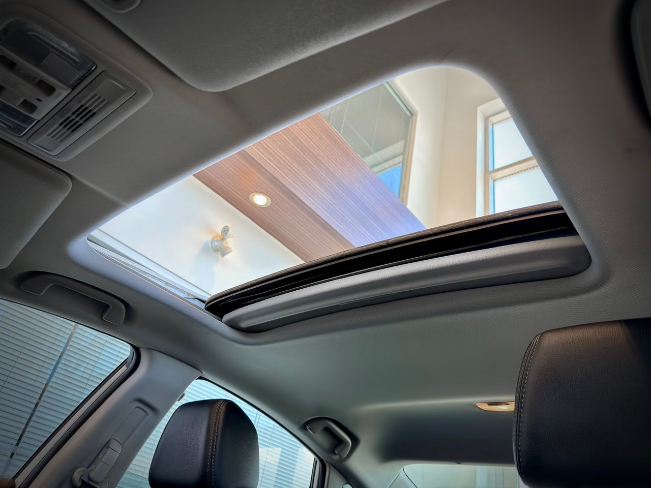 Honda Civic Sedan 2018 Blanc Notre-Dame-des-Prairies - photo #4