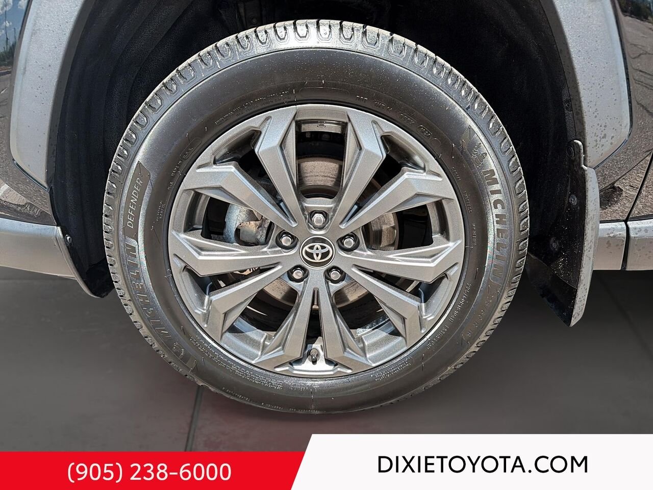 2024 Toyota RAV4 Hybrid XLE PREMIUM AWD / CLEAN CARFAX / HEATED SEATS / MOONROOF / ALLOY WHEELS / CARPLAY AND ANDROID AUTO Midnight Black Metallic Mississauga - photo #6