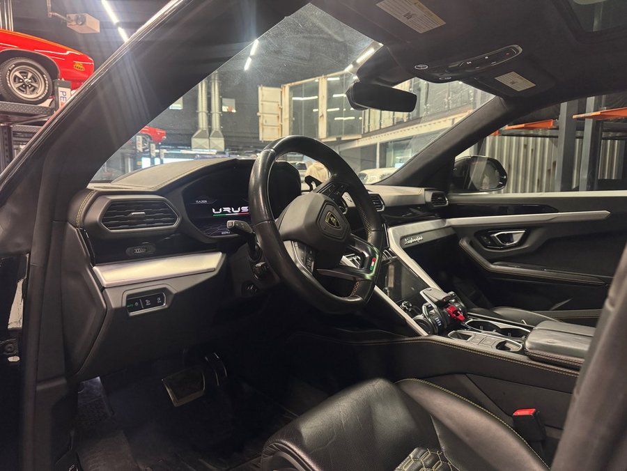 2020 Lamborghini Urus 2020 Black