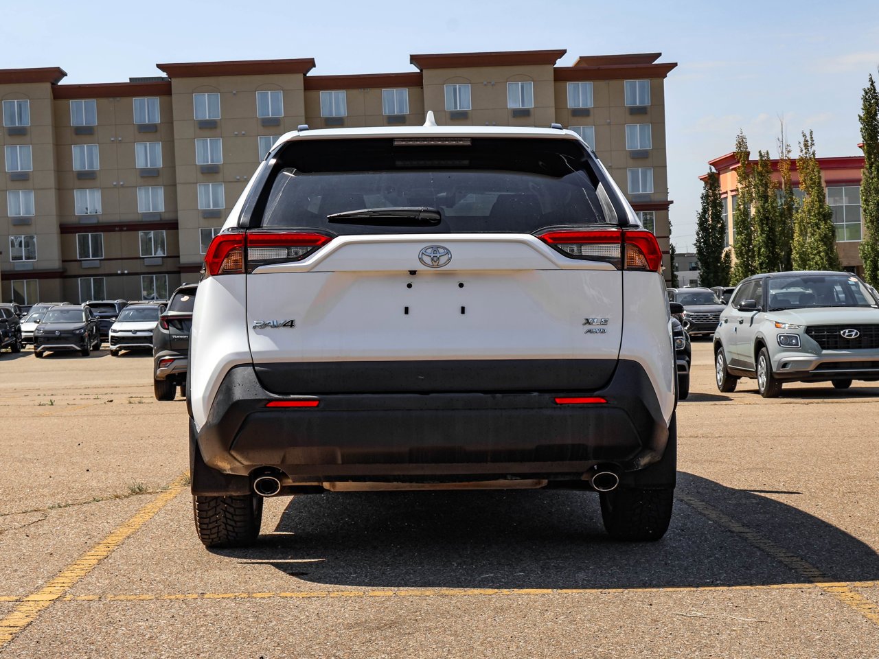 2024 Toyota RAV4 XLE AWD White Sherwood Park - photo #6