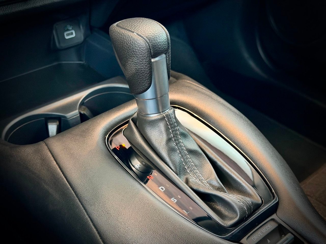 2025 Honda HR-V Silver Notre-Dame-des-Prairies - photo #30