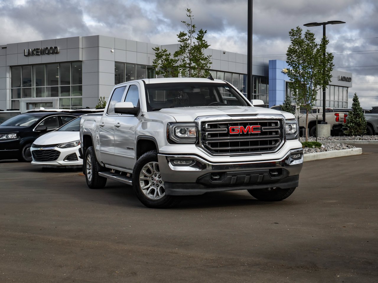 2016 GMC Sierra 1500 4WD Crew Cab 143.5 SLE White Sherwood Park - photo #1