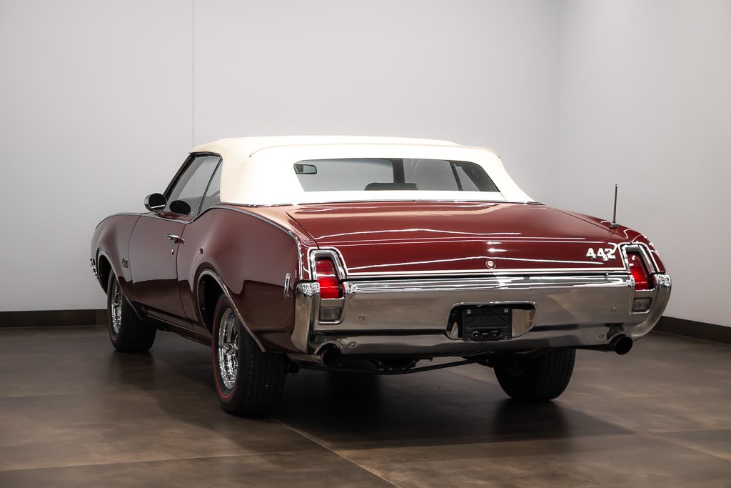 1969 Oldsmobile 442 Red Montreal - photo #6