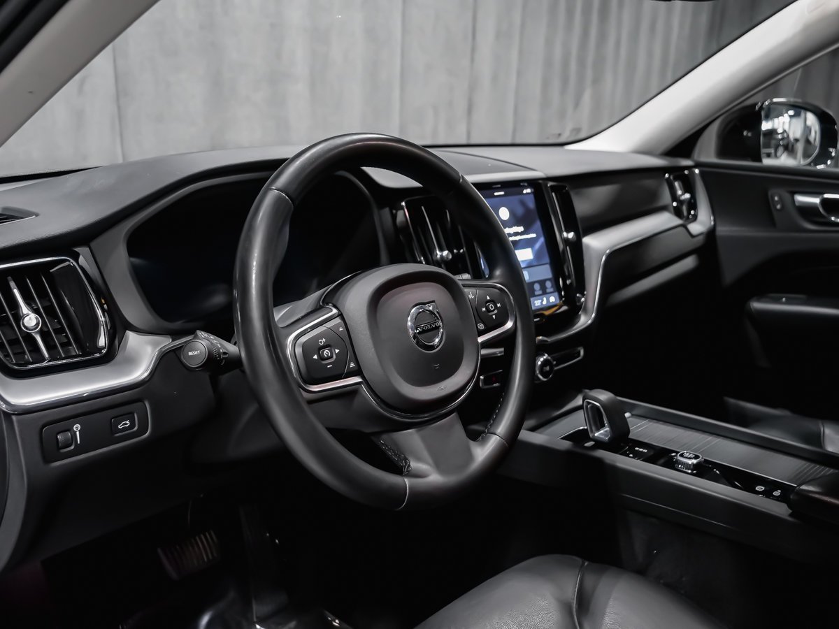 2022 Volvo XC60 B6 MOMENTUM CLIMATE PREMIUM Black Montreal - photo #7