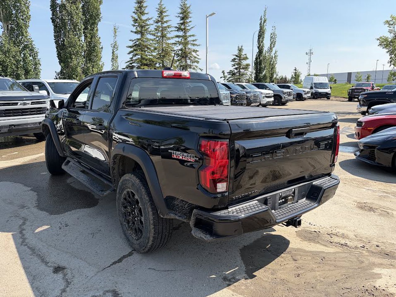 2023 Chevrolet Colorado 4WD Crew Cab Trail Boss Black Sherwood Park - photo #3