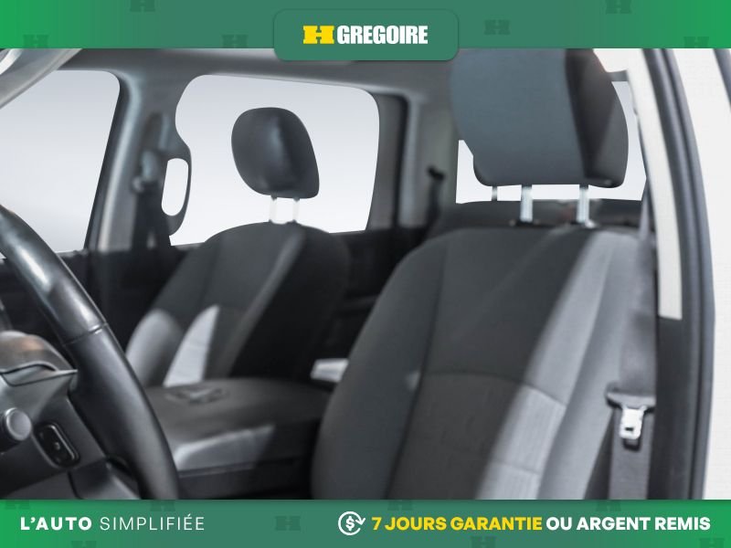 Ram 1500 821639 | Express 4x4 AUTO AC GR ELEC MAGS CAM RECULE BLUETO 2023 Blanc Laval - photo #15
