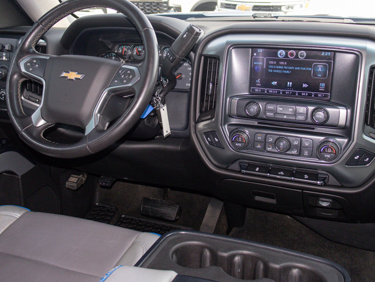 2016 Chevrolet Silverado 1500 4WD Crew Cab 143.5 LT w/1LT Blue Sherwood Park - photo #27