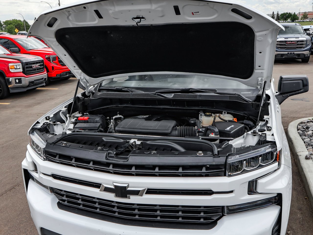 2019 Chevrolet Silverado 1500 4WD Crew Cab 147 RST White Sherwood Park - photo #9