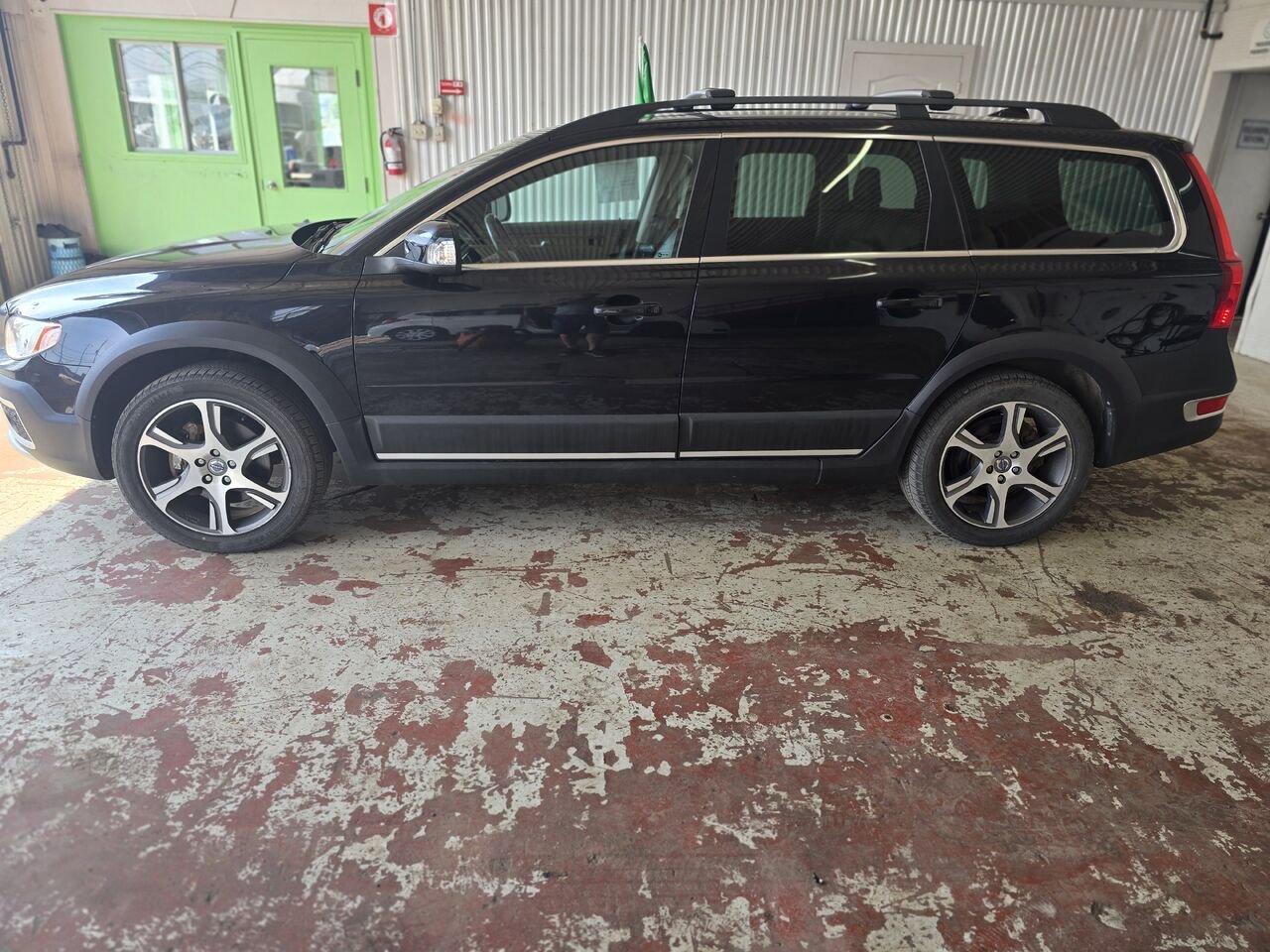 2012 Volvo XC70 Black  - photo #2