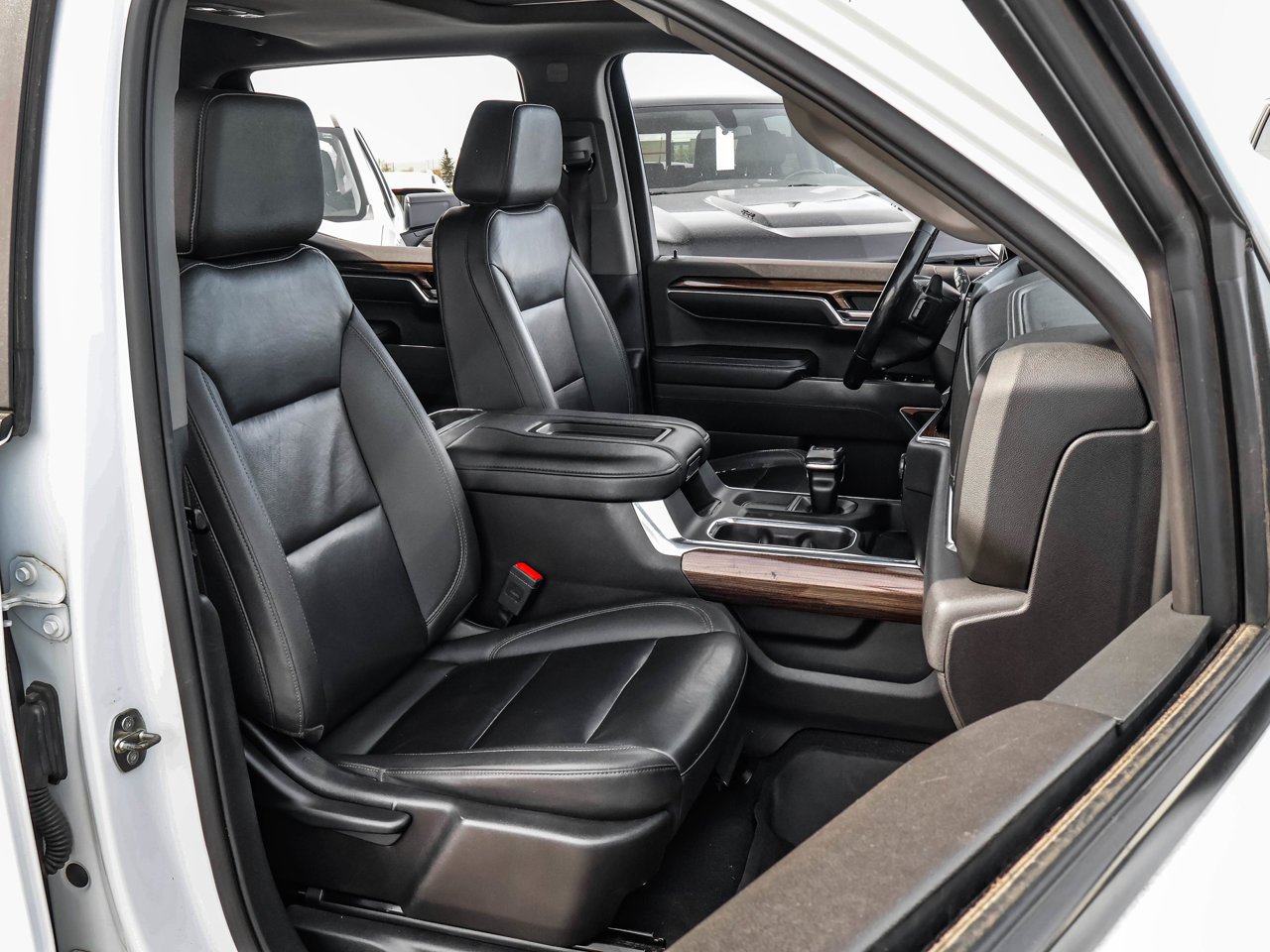 2022 Chevrolet Silverado 1500 4WD Crew Cab 147 LT Trail Boss White Sherwood Park - photo #14