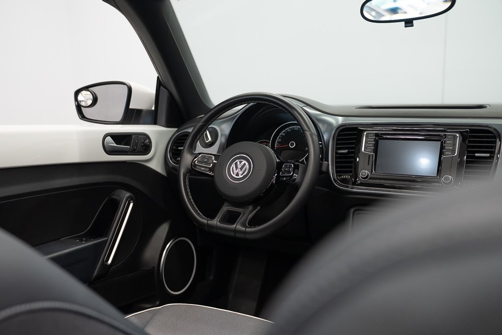 Volkswagen Beetle Trendline+ cabriolet 2 portes 2016 Blanc Kirkland - photo #18