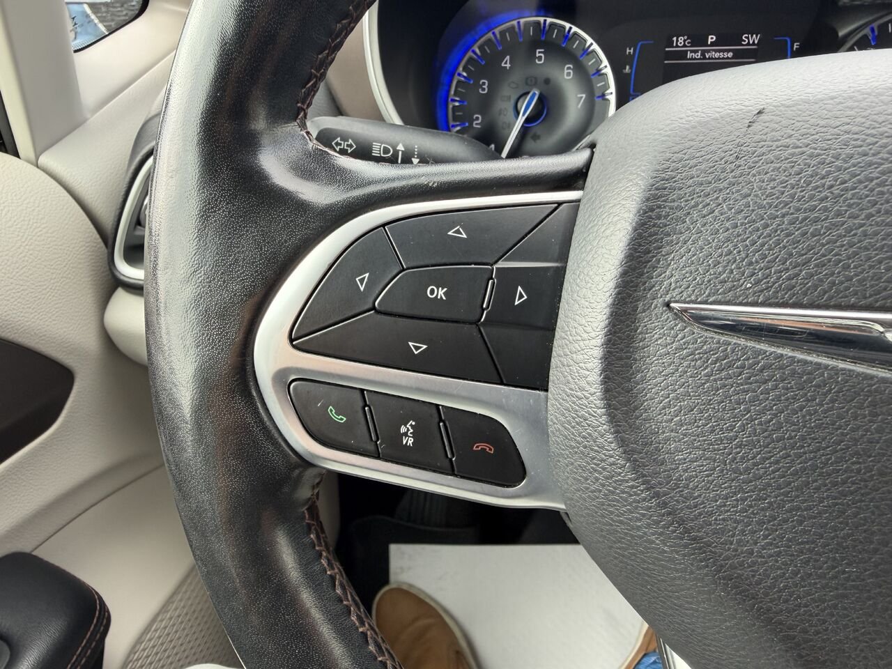 2019 Chrysler Pacifica Black Thetford Mines - photo #17