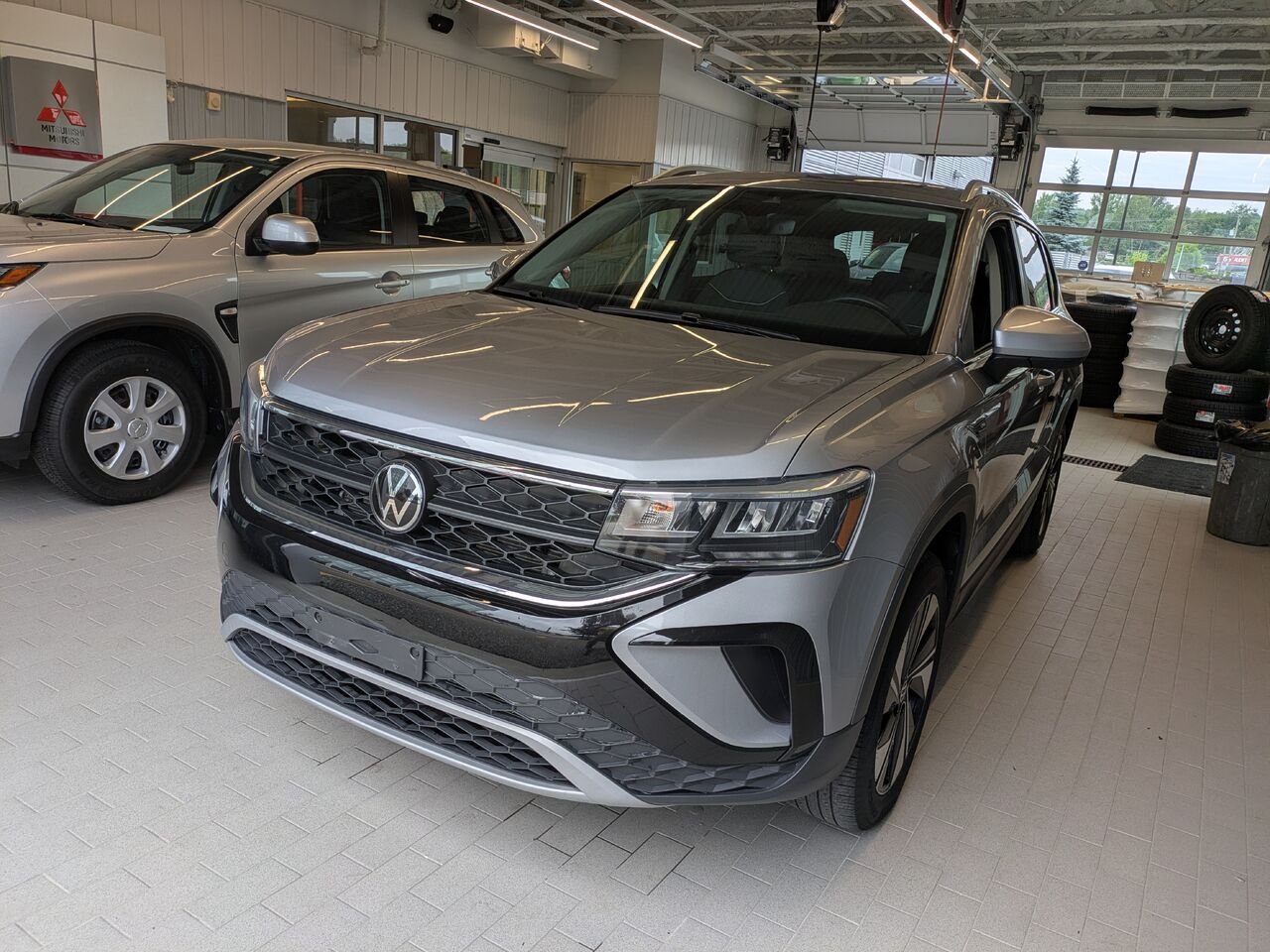 Volkswagen Taos 2024 Gris Gatineau - photo #1
