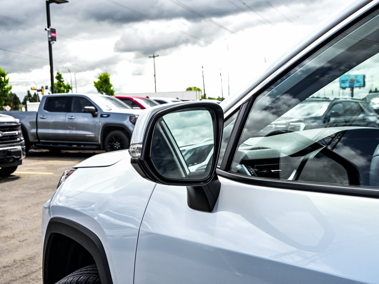 2024 Toyota RAV4 Hybrid XLE AWD White w/Black Roof Sherwood Park - photo #6