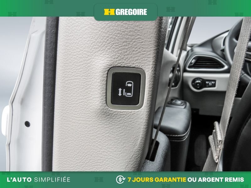 Chrysler Pacifica 2023 Blanc Saint-Eustache - photo #25