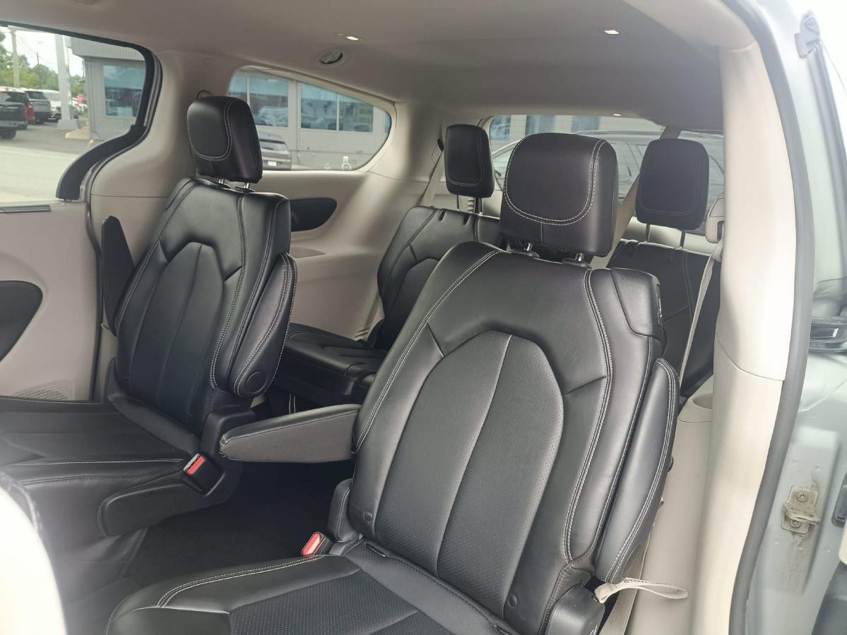 Chrysler Pacifica 2024 Gris Lac Mégantic - photo #10