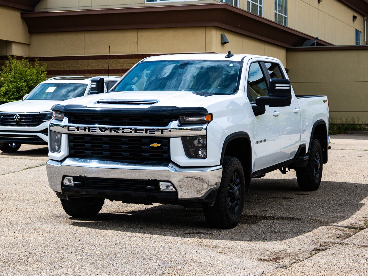 2023 Chevrolet Silverado 2500HD 4WD Crew Cab 159 LT White Sherwood Park - photo #3
